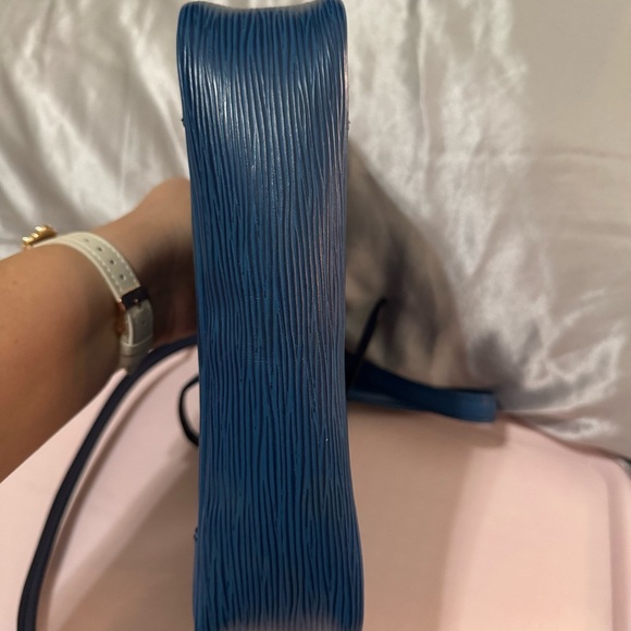 Louis Vuitton Epi Leather Trocadero 24 - Picture 4 of 12